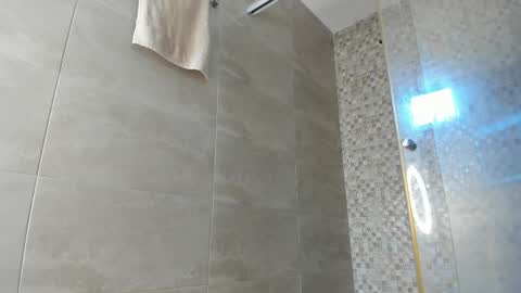 emily_gaviria1 online show from 04/15/26, 12:23