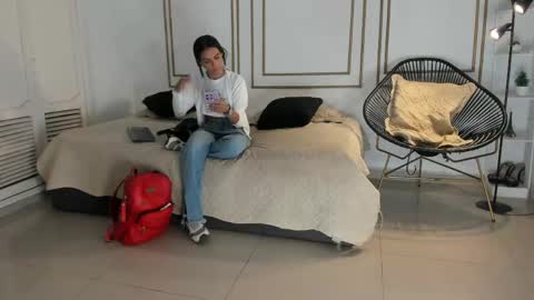 emily_gaviria1 online show from 05/13/26, 12:13