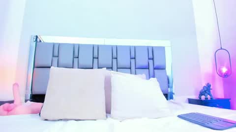 Snapshot of emily_gil1 chatting on 01/15/25, 01:20 Emi online show from 01/15/25, 01:20