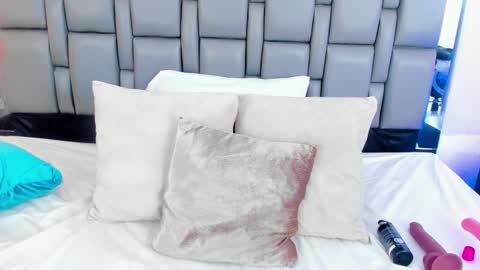 Snapshot of emily_gil1 chatting on 02/03/25, 05:03 Emi online show from 02/03/25, 05:03