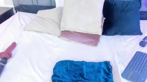 Snapshot of emily_gil1 chatting on 02/06/25, 06:02 Emi online show from 02/06/25, 06:02