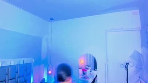 Snapshot of emily_gil1 chatting on 02/20/25, 08:36 Emi online show from 02/20/25, 08:36