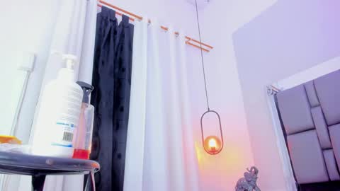 Snapshot of emily_gil1 chatting on 02/25/25, 05:47 Emi online show from 02/25/25, 05:47