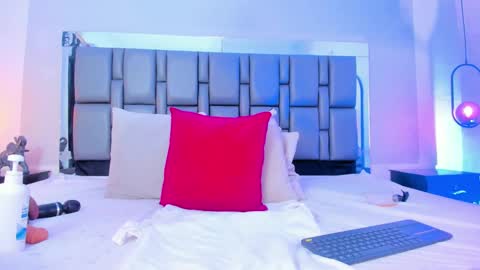 Snapshot of emily_gil1 chatting on 02/28/25, 05:59 Emi online show from 02/28/25, 05:59