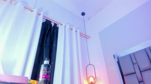 Snapshot of emily_gil1 chatting on 03/01/25, 04:33 Emi online show from 03/01/25, 04:33