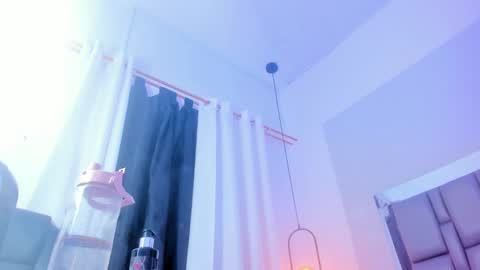 Snapshot of emily_gil1 chatting on 03/05/25, 04:24 Emi online show from 03/05/25, 04:24