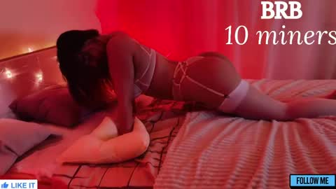 Snapshot of emily_gin chatting on 05/19/26, 01:11 EMILY online show from 05/19/26, 01:11