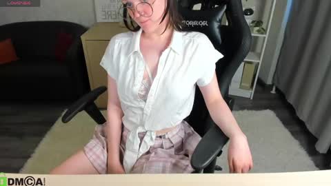 Snapshot of emily_hil11 chatting on 05/02/26, 01:10 Emily online show from 05/02/26, 01:10