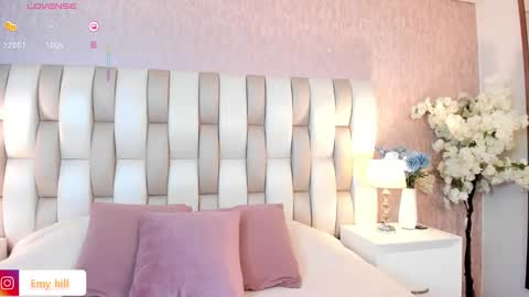 Snapshot of emily_hill___ chatting on 01/30/25, 09:14 EMILY Monday 5-2 am From Tuesday to Friday5-1 am Colombia time online show from 01/30/25, 09:14