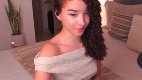 Juliana online show from 10/16/25, 10:33