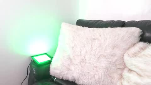 mily online show from 04/17/26, 04:32