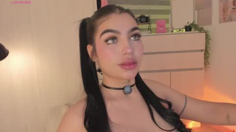 EmilyKenner  Independent model  online show from 05/17/26, 12:01