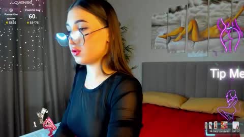 Snapshot of emily_lews chatting on 03/04/26, 01:33 Emily online show from 03/04/26, 01:33