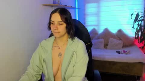 emily_lindey online show from 10/26/25, 07:09