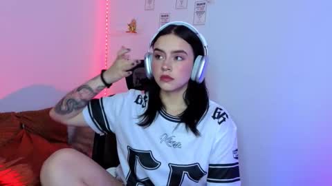 Emily Lindey online show from 02/11/26, 04:17