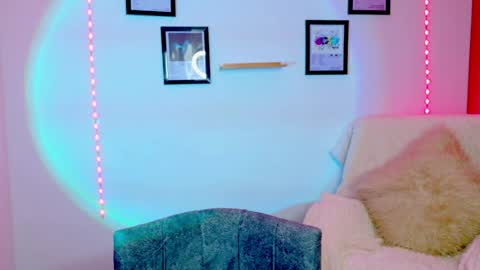 Emily Lindey online show from 06/04/26, 05:24