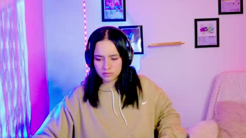 Emily Lindey online show from 06/06/26, 05:12
