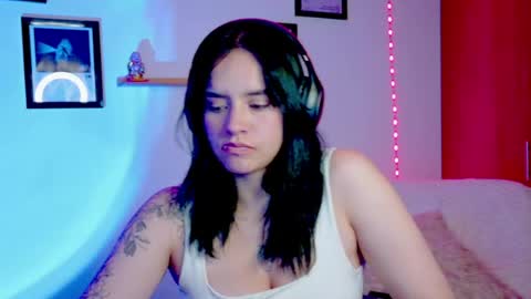 Snapshot of emily_lindey_ chatting on 06/23/26, 04:32 Emily Lindey online show from 06/23/26, 04:32
