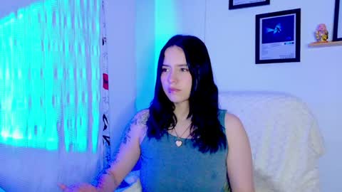 Snapshot of emily_lindey_ chatting on 07/15/26, 08:41 Emily Lindey online show from 07/15/26, 08:41