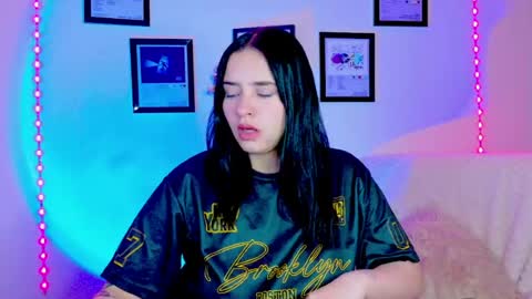 Snapshot of emily_lindey_ chatting on 07/18/26, 07:56 Emily Lindey online show from 07/18/26, 07:56