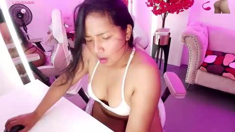 Snapshot of emily_milleers chatting on 03/03/26, 07:42 EMILY. online show from 03/03/26, 07:42