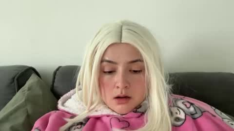 emily_morning_dew online show from 11/26/25, 10:49