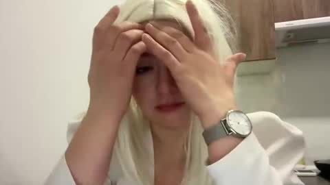 emily_morning_dew online show from 12/22/25, 10:45