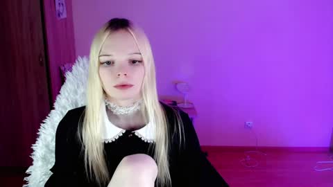 Snapshot of emily_nyaffe chatting on 01/27/25, 12:12 Lia online show from 01/27/25, 12:12