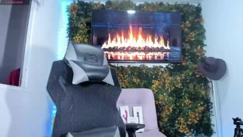 emily_palmeer online show from 04/15/26, 08:32