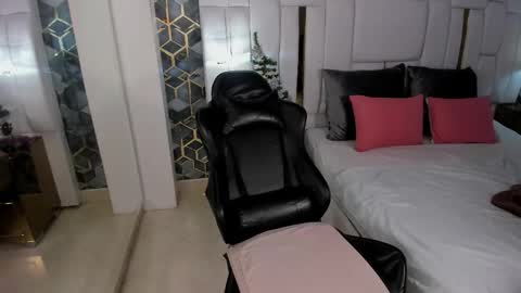 Emily online show from 12/16/25, 10:15