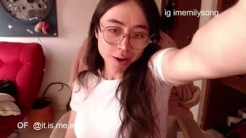 Snapshot of emily_pearl_ chatting on 02/14/26, 07:32 emily_pearl_ online show from 02/14/26, 07:32