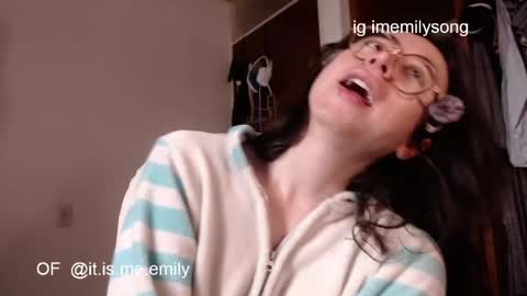 emily_pearl_ online show from 04/09/26, 12:21