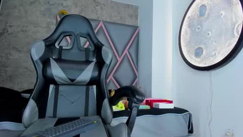 Snapshot of emily_queen03 chatting on 02/19/26, 11:39 Emily online show from 02/19/26, 11:39