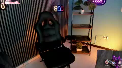 Snapshot of emily_roberts1 chatting on 06/30/26, 12:50 Emily online show from 06/30/26, 12:50