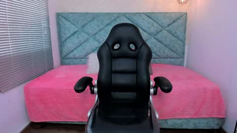 Snapshot of emily_rosee__ chatting on 05/01/26, 12:21 Emily online show from 05/01/26, 12:21