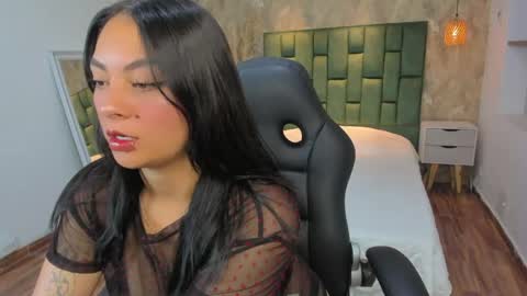 Snapshot of emily_rosee__ chatting on 05/20/26, 07:09 Emily online show from 05/20/26, 07:09