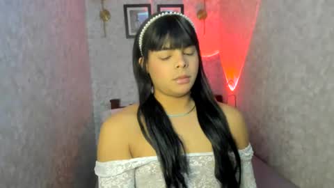 Snapshot of emily_rosue_ chatting on 07/14/26, 01:30 emily_rosue_ online show from 07/14/26, 01:30