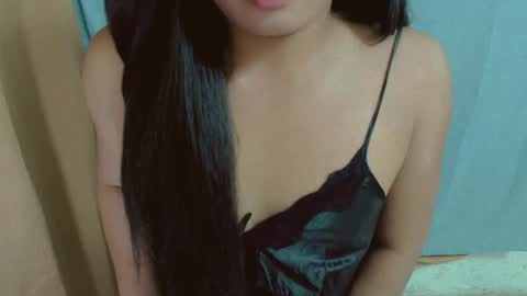 Snapshot of emily_sweeney chatting on 02/08/25, 05:51 emily online show from 02/08/25, 05:51