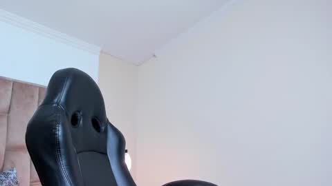 Snapshot of emily_trujillo chatting on 03/01/25, 01:53 Emily Trujillo online show from 03/01/25, 01:53