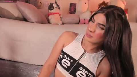 Snapshot of emily_vaughan chatting on 06/15/26, 01:30 Emily. online show from 06/15/26, 01:30