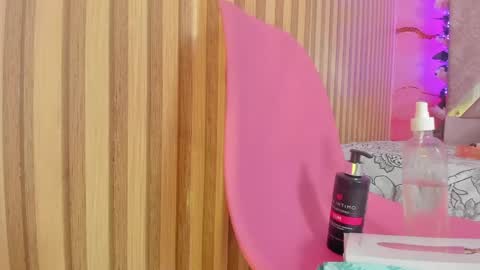 emily_velvet_ online show from 04/18/26, 06:23