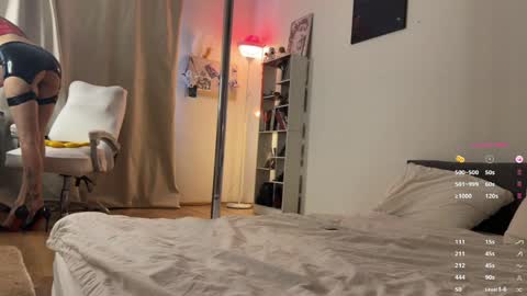 Lia online show from 04/20/26, 08:06