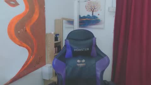 emily_xo143 online show from 04/13/26, 12:32