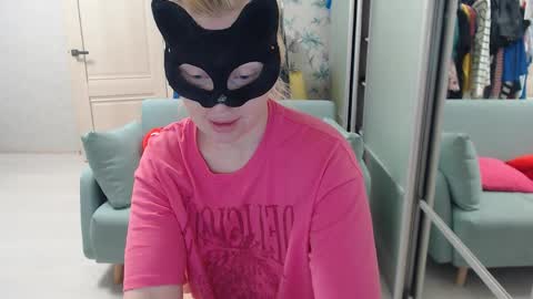 Emily online show from 04/06/26, 04:30