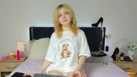 Baby Emelli online show from 11/12/25, 07:53