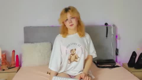 Baby Emelli online show from 11/24/25, 07:52