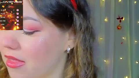 Snapshot of emilyart_ chatting on 01/01/25, 08:15 artist Emily online show from 01/01/25, 08:15