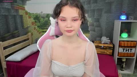 Emilyhaves online show from 09/18/25, 07:05