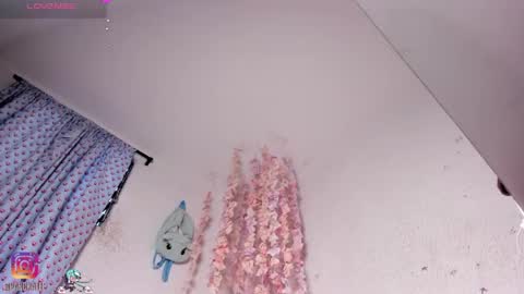 Snapshot of emilycollei chatting on 06/08/26, 11:21 Emily online show from 06/08/26, 11:21