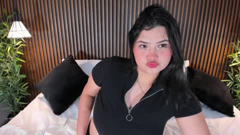 Snapshot of emilycortex chatting on 03/11/25, 04:32 Emily online show from 03/11/25, 04:32